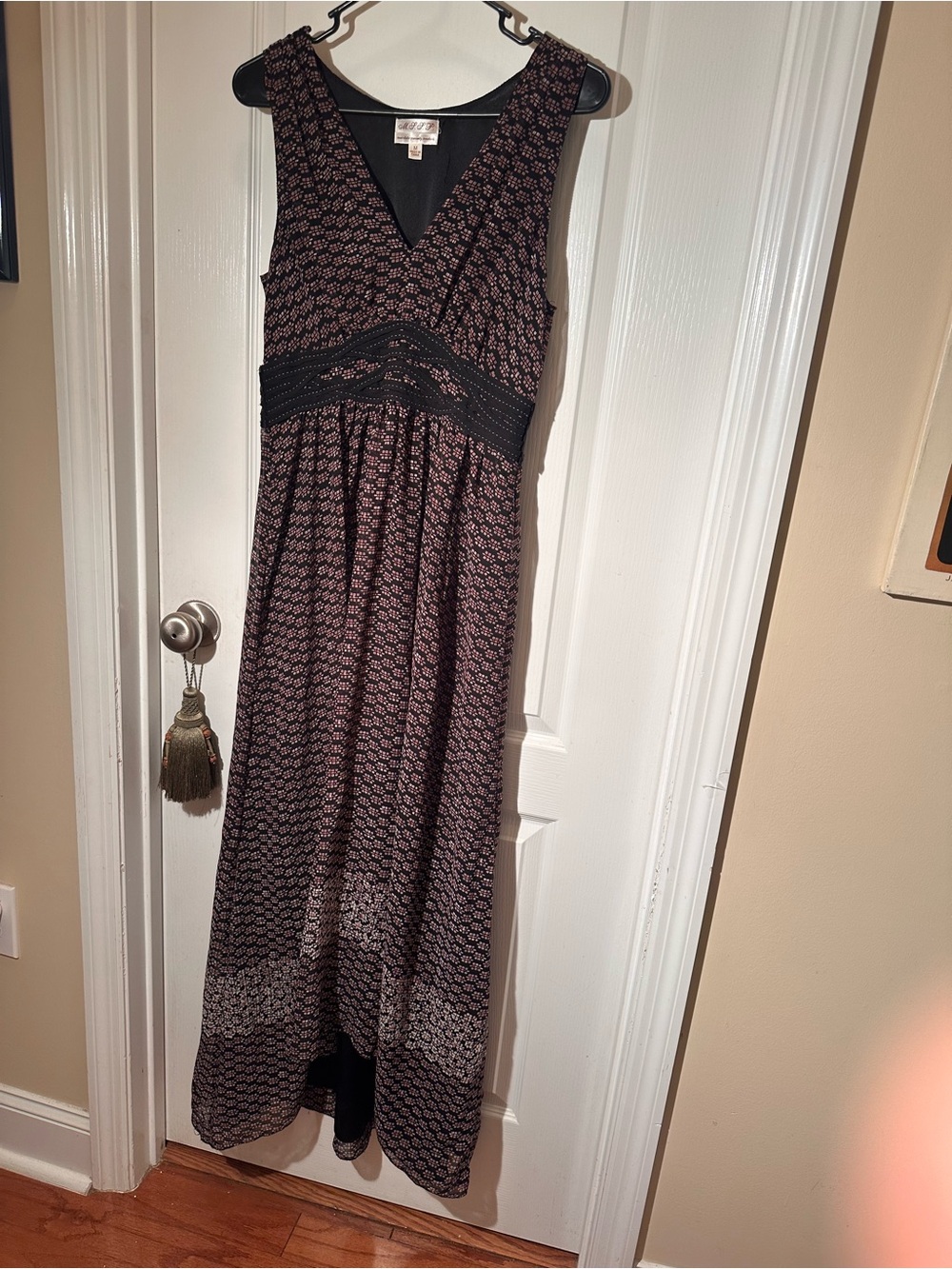 Sleeveless V-Neck Maxi Dress with Lace Waistband - Black and Mauve